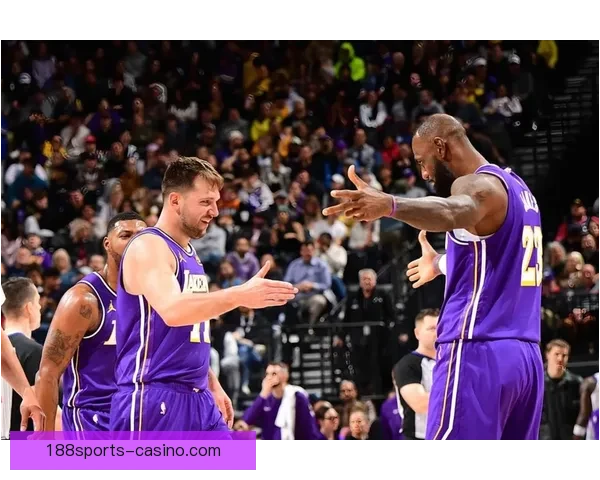 詹姆斯独占多个历史第一 湖人球员打高尔夫合影东契奇靠边站